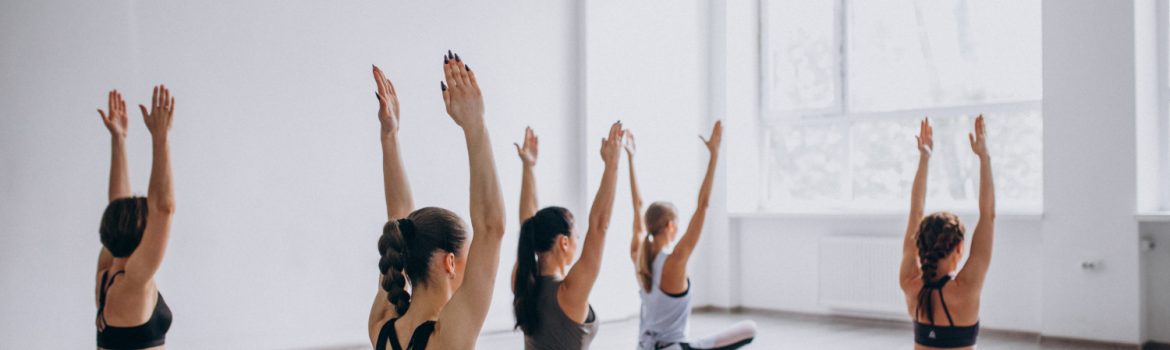yoga-group-classes-inside-gym