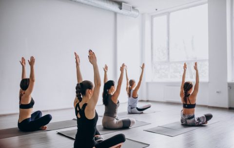 yoga-group-classes-inside-gym